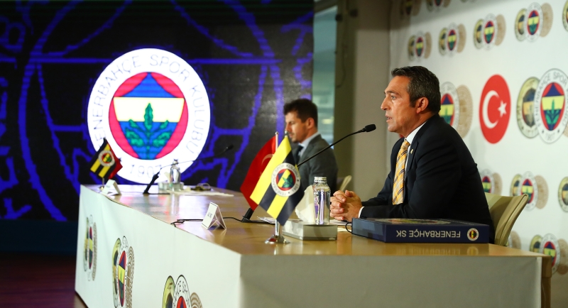 <p>Sezon ba��ndan bu yana beklentilerin alt�nda kalan performansa ra�men her seferinde Erol Bulut'un arkas�nda duran Ba�kan Ko�'un da art�k isyan bayra��n� �ekti�i ��renildi.<br></p>