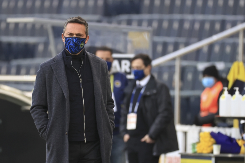 <p>Hedefteki isimlerin Caner, G�khan G�n�l, Ozan Tufan, Samatta, Jose Sosa ve Papiss Cisse oldu�u ifade edildi.</p>