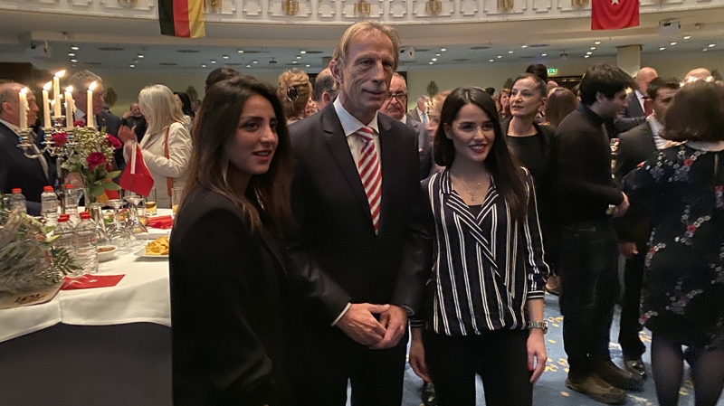 <p>Sarı-Lacivertliler'le ilgili sorulara efsane futbol adamı şu yanıtı verdi:</p>