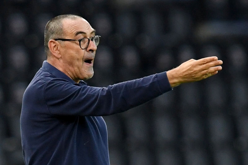 <p>İtalyan hocanın yardımcısının, Trabzon maçını tribünden izleyeceği ve alacağı notları Sarri'ye ileteceği ileri sürüldü.</p>