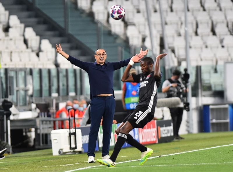 <p>Empoli'yi Serie B'den A'ya taşıyan daha sonra oynattığı ofansif futbolla dikkat çeken 62 yaşındaki hoca, Napoli'yi de İtalya'nın en istikrarlı takımlarından biri haline getirdi. </p>