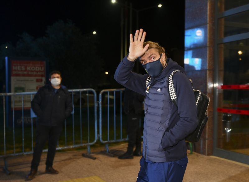 <p>Erol Bulut'un bu hamlesi sosyal medyada da gündem olurken, tecrübeli futbolcu yaptığı paylaşımla mesaj verdi.<br></p>