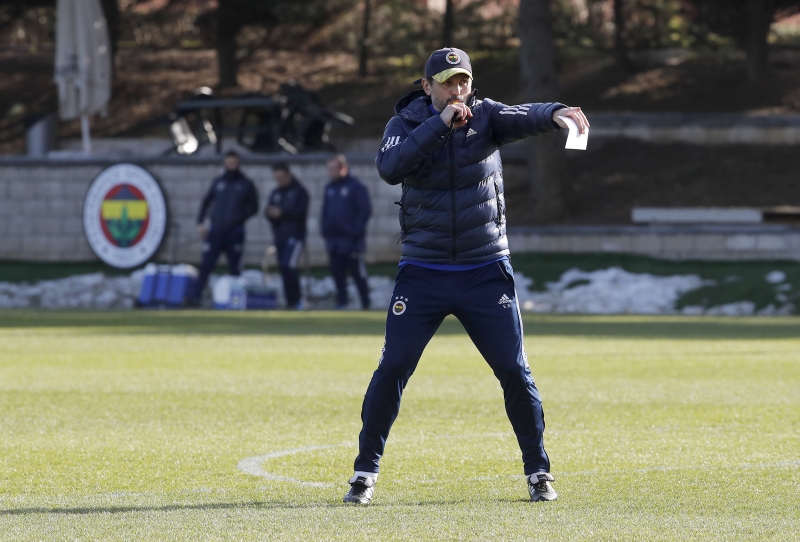 <b>KADRO DIŞI KALDIĞINI ÖĞRENDİ, KİMSEYLE KONUŞMADAN TESİSLERİ TERK ETTİ</b>