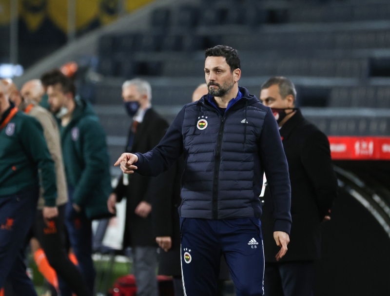 <p>Teknik direktör Erol Bulut'un Caner Erkin kararı ise kamuoyunda büyük şaşkınlığa neden oldu. Cezası ve sakatlığı bulunmaya milli futbolcunun kadro dışı bırakılmadığı ve teknik heyetin kararı doğrultusunda kadroya alınmadığı ifade edildi.<br></p>