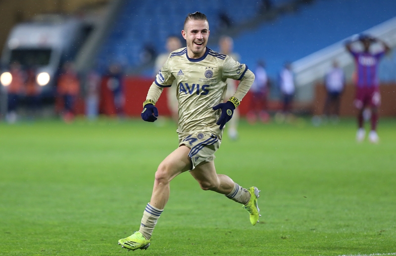 <p><b>NEWSIT</b></p><p><br></p><p>'Pelkas attığı golle Bakasetas'ı mağlup etti. Yunan düellosunda kazanan Dimitris Pelkas oldu. Pelkas Fenerbahçe'nin en iyi futbolcularından bir tanesi. Müthiş performansıyla taraftarın sevgisini kazandı.'</p>