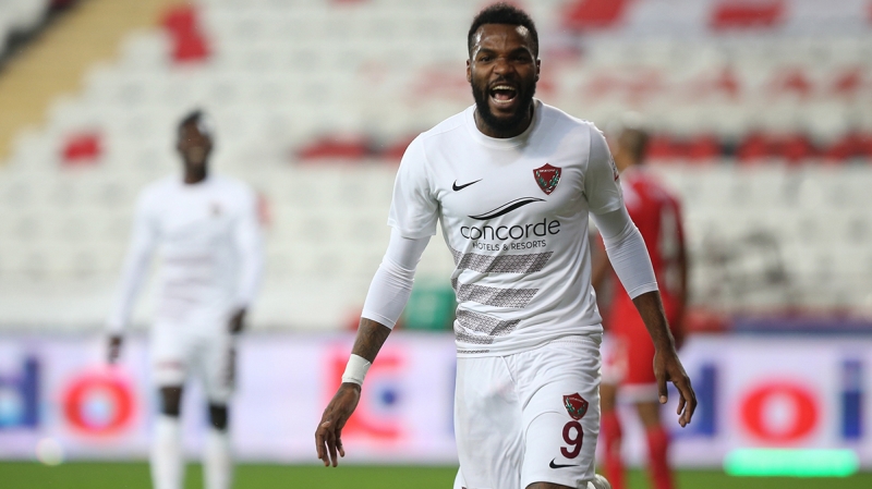 <p>Bu sezon ligde 23 maça çıkan Aaron Boupendza 18 gol atma başarısı gösterdi.</p>