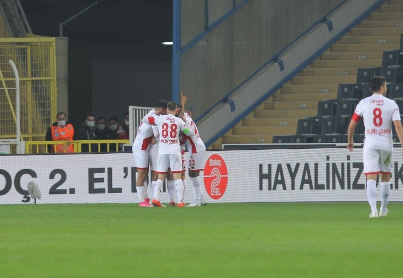 <p> Ersun Yanal ynetimindeki Antalyaspor st ste 12 ma yenilgi almadan tamamlad</p>