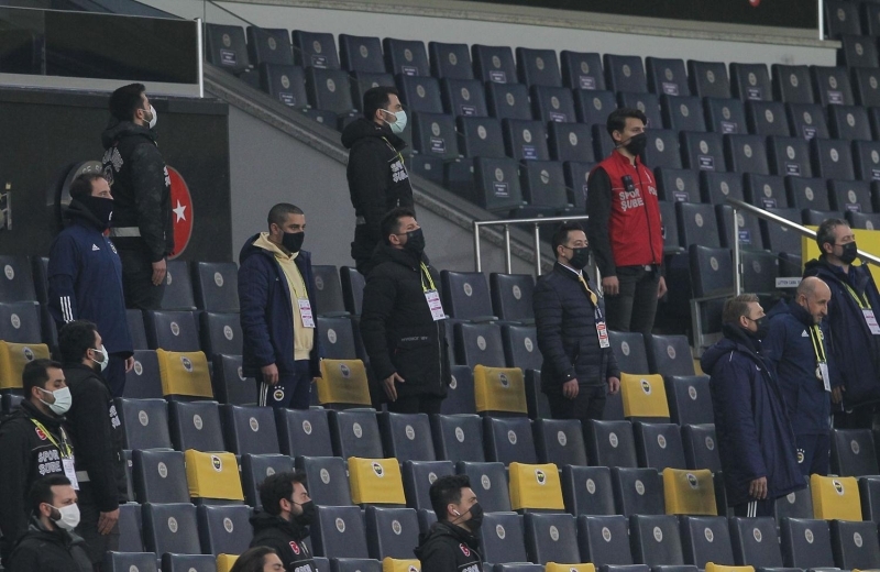 <p>Tisserand topu uzaklatrmak isterken hatal bir pas verdi ve Fredy ceza sahas yay iinde topla bulutu. Fredy, ok sert bir vurula topu keden alara gnderdi.</p>