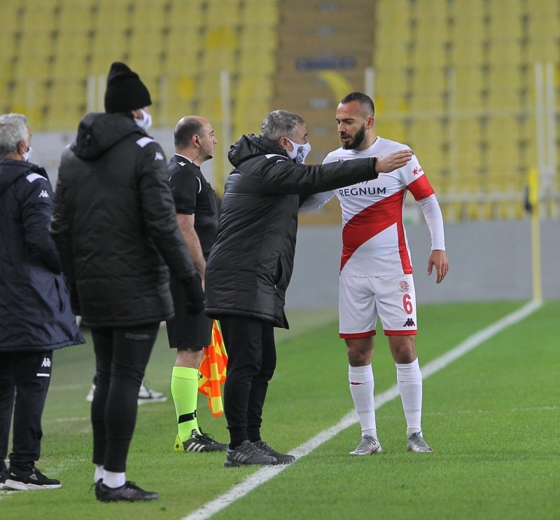 <p>Antalyaspor geen sezon da 11 malk yenilmezlik serisine ulamt. Ersun Yanal ynetimindeki Antalyaspor ayn zamanda Ziraat Trkiye Kupas'nda da yar finale ykseldi.</p>
