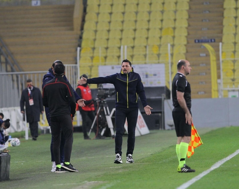 <p>Fenerbahe ile deplasmanda 1-1 berabere kalan Antalyaspor, kulp tarihinin en uzun yenilmezlik serisine ulat.</p>