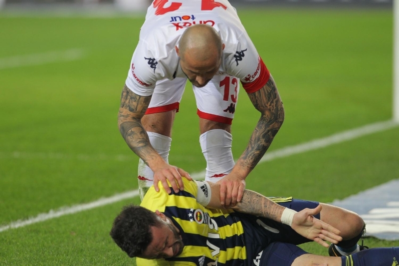 <p>Krmz beyazllar, Denizlispor, Kasmpaa, Yeni Malatyaspor, Sivasspor, Beikta ve Rizespor'u yenerken, Konyaspor, Kayserispor, Fenerbahe, Genlerbirlii ve Gaziantep FK ile berabere kald. Akdeniz ekibi ligin 30'uncu haftasnda sahasnda son ampiyon Baakehir'e 2-0 kaybederken 11 malk seri de bu ekilde sona erdi</p>