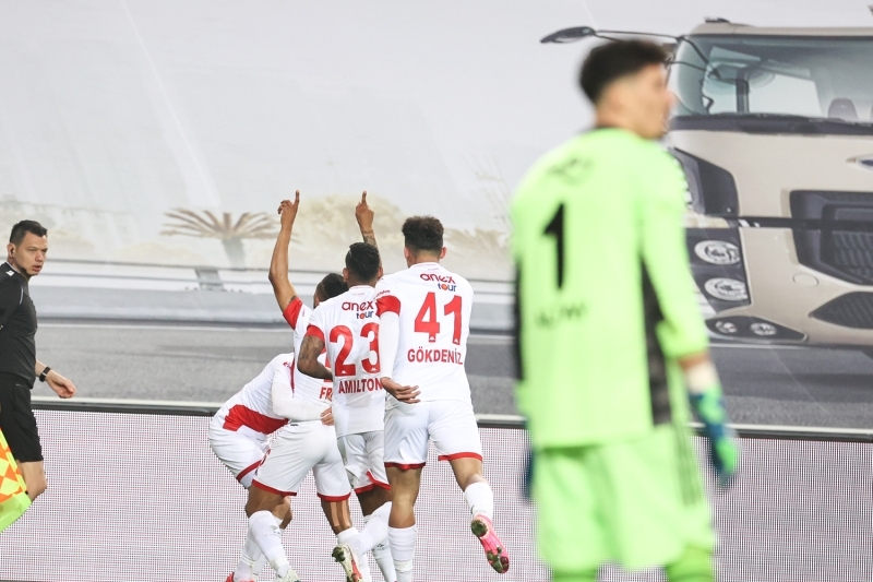 <p>Akdeniz ekibi, Fatih Karagmrk, Gztepe ve Genlerbirlii'ni malup ederken, Fenerbahe, Galatasaray, Trabzonspor, Konyaspor, Beikta, Denizlispor, Yeni Malatyaspor, Gaziantep FK ve Baakehir ile de berabere kald.</p>