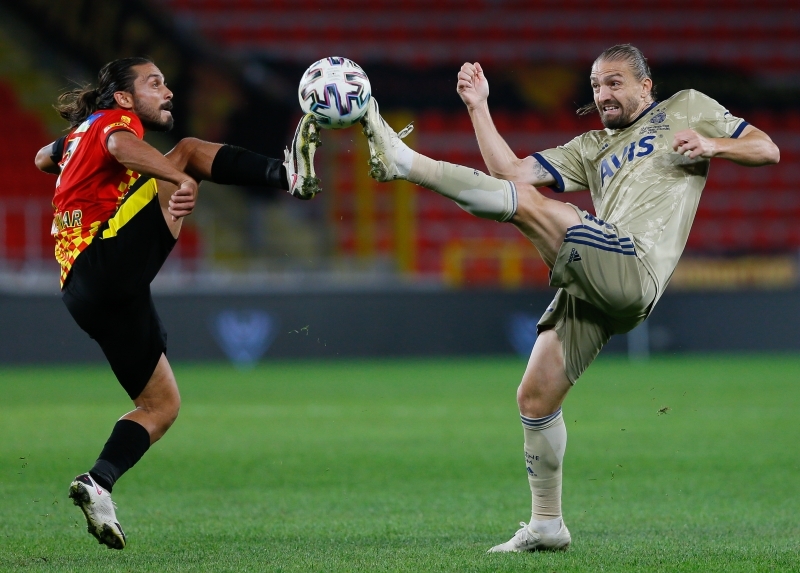 <p><b>ANTRENMANLARA DÖNECEK</b><br></p>