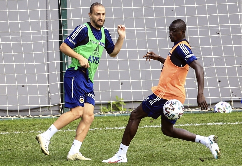 <p>Caner Erkin'in, yaptığı hareketlerden pişman olduğu ve teknik direktör Erol Bulut'tan özür dileyeceği gelen bilgiler arasında yer alıyor</p>