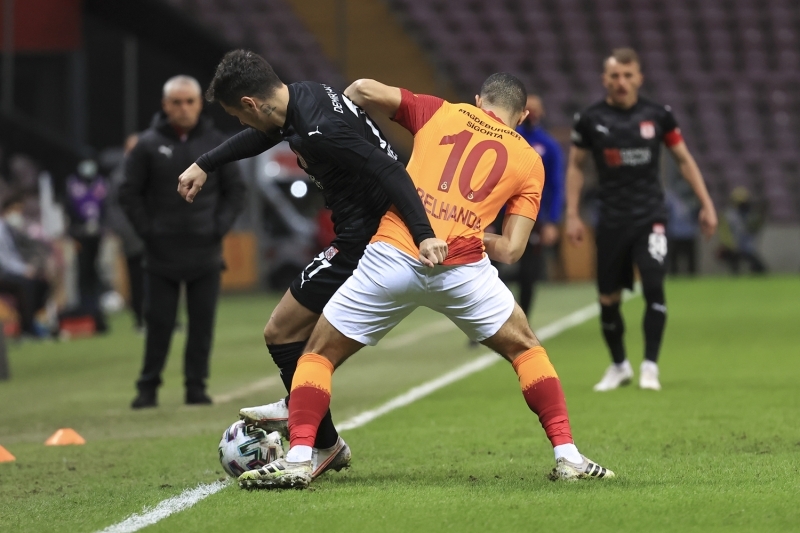 <p>Sarı-kırmızılı takımda sahneye 14. dakikada Falcao çıktı ve ceza sahası dışından şık bir gol kaydetti.</p>