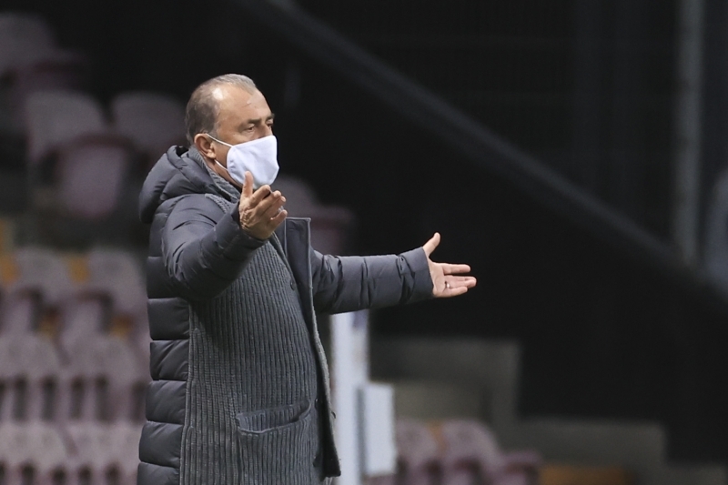 <p>Ligde son olarak 24 Ekim 2020'de 6. haftada oynanan Büyükşehir Belediye Erzurumspor müsabakasında ilk 11'de forma giyen Falcao, sonrasındaki 1 maçta cezası, 16 karşılaşmada ise sakatlığı nedeniyle istikrarlı bir performans sergileyemedi.</p>