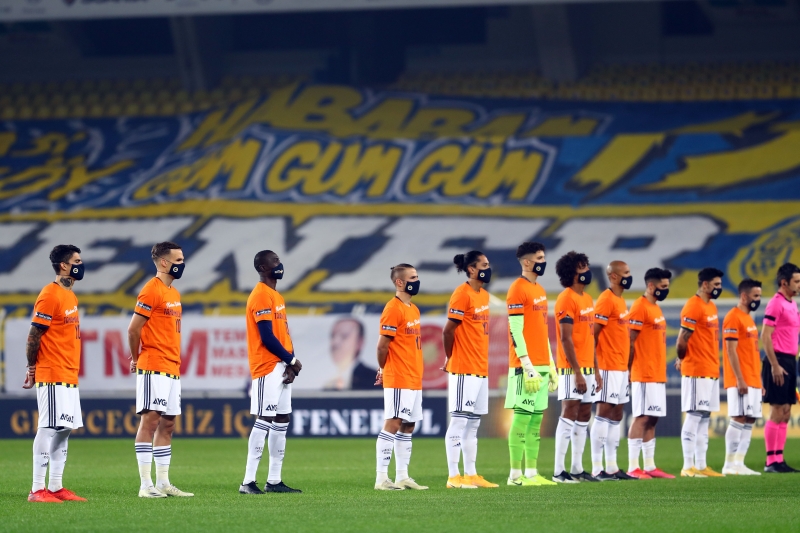 <p>'Fenerbahçe bayılır okyanusu geçip denizde boğulmaya.'</p>