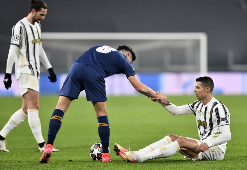 <p>63'te bir kez daha sahneye ��kan Chiesa'n�n gol�yle bu kez Juventus �ne ge�ti, kalan dakikalarda ba�ka gol olmay�nca normal s�re 2-1 bitti ve uzatmalara ge�ildi.</p>