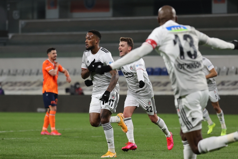 <p><b>KULBEDE MURAT AHN GREV YAPTI</b></p><p>Teknik direktr Sergen Yaln'n yokluunda siyah-beyazl takm yardmc antrenr Murat ahin idare etti.</p><p>Kulbede siyah-beyazllar taktiksel anlamda yneten ahin, bu sezon daha nce de 3 kez Yaln'n yerine grev yapmt.</p>