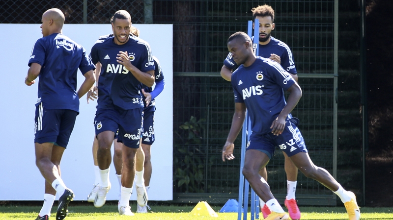 <p>Sarı-lacivertlilerle 2022 sonuna dek sözleşmesi bulunan 30 yaşındaki savunmacı, bu sezon için geçerli olmak üzere daha önce de formasını giydiği Kopenhag'a kiralanmıştı.</p>