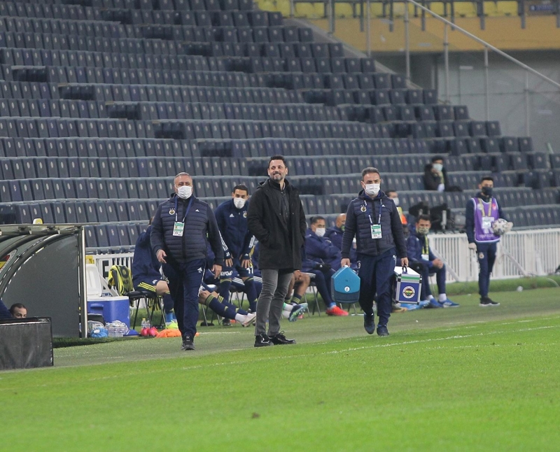 <p>Yunan oyuncu, Mesut Özil'in yokluğuna karşın Gençlerbirliği karşılaşmasına sol kanatta görev yaparak başladı. </p>