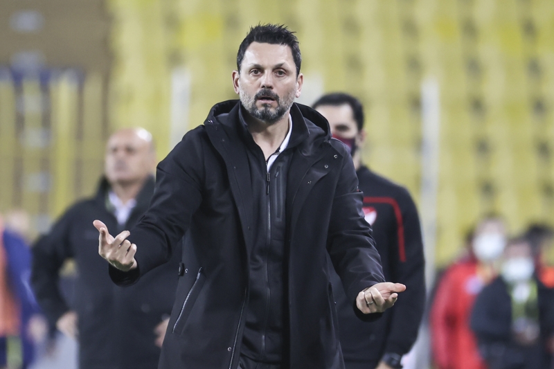 <p>Kimse, Fenerbahçe'nin ne yapmak istediğini, kimin nerede oynadığını anlamadı. </p>