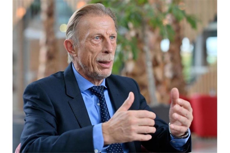 <p>Şu anki plana göre Bulut istifa eder veya gönderilirse sezon sonuna kadar takımın başına Daum getirilecek.</p>