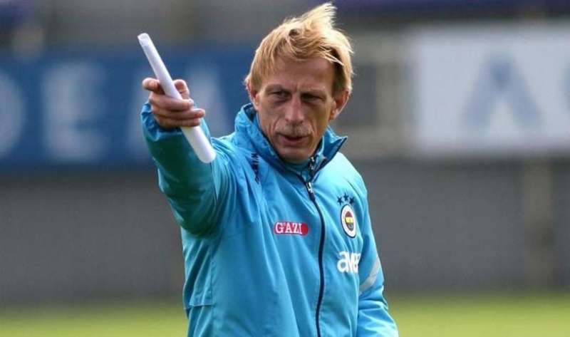 <p>67 yaşındaki Alman hocanın gayri resmi teklifi kabul ettiği belirtildi.</p>