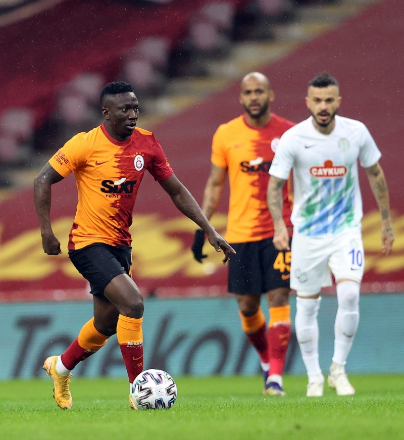 <p><b>'ETEBO'NUN POZSYONU BARZ GOL ANSI'</b><br></p><p><br></p><p>'Etebo topla ilerlerken Selim Ay onun dengesini bozuyor. Selim bu hamleyi yapt iin Etebo topu sola doru ayor. Bu net bir bariz gol ans. Krmz kart gerekirdi. Etebo'nun gemesi durumunda Selim'in yetimesi imkansz. Bariz gol ans ve net bir krmz kart.'</p>