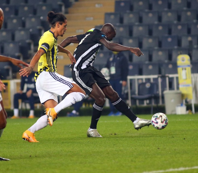 <p><b>HÜCUM VE PRES BEŞİKTAŞ'IN EN BÜYÜK SİLAHI OLACAK</b></p><p><br></p><p>Siyah beyazlılar derbi mücadelesine mutlak galibiyet için çıksa da yenemiyorsan kaybetme seçeneği de ikinci bir alternatif olarak duruyor.</p>