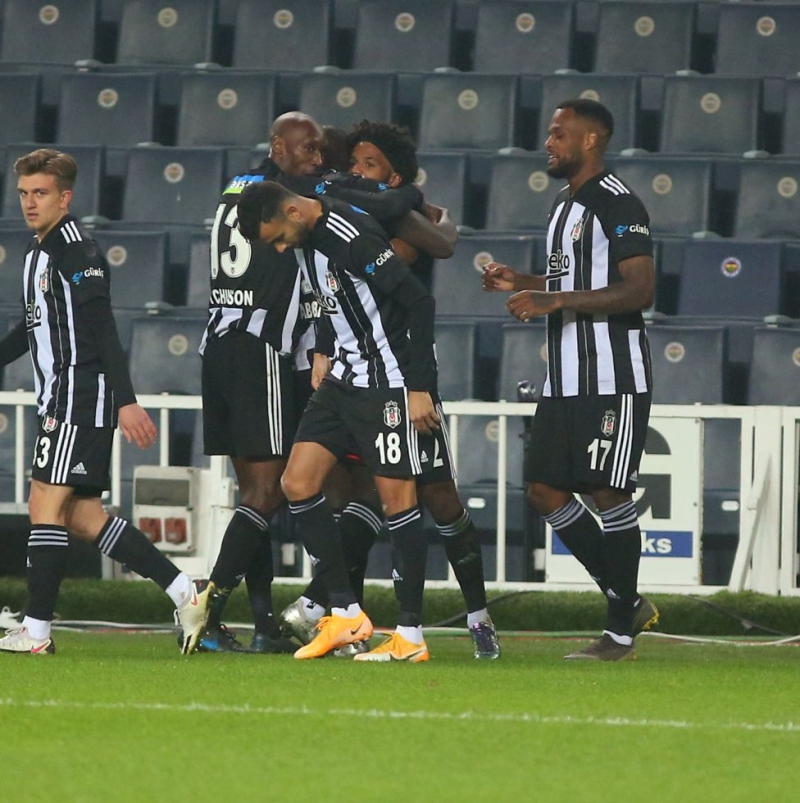 <p>Şampiyonluk yolunda her bir puanın altın değerinde olduğu düşünüldüğünde, eşitlik durumlarında bakılan averajlar dahi sürekli hesaplanıyor. </p>