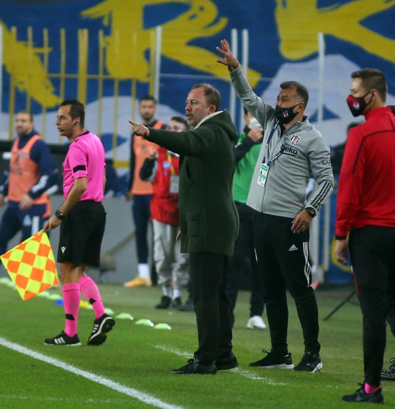 <p>Diğer birçok maçta olduğu gibi rakip yarı sahaya yerleşerek Josef, Atiba, Ljajic, Ghezzal ve Larin'le baskı yapılması ve skor avantajının yakalanması en büyük taktik olacak.</p>