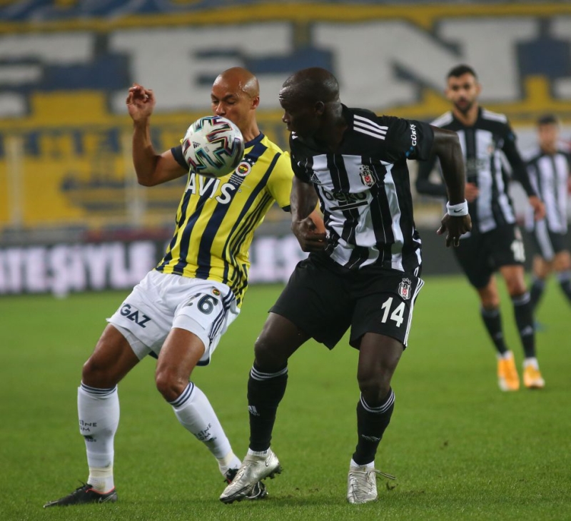 <p>Her ne kadar beraberlik ikinci alternatif olarak görünse de Beşiktaş'ın son maçlarda oyunu rölantiye aldığı dakikalarda goller yemesi, derbiye beraberlik için çıkılmayacağının ve genel oyun planının hücum üstüne kurulacağının en büyük işareti.</p>