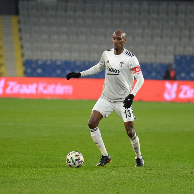 <p>Atiba Hutchinson</p>