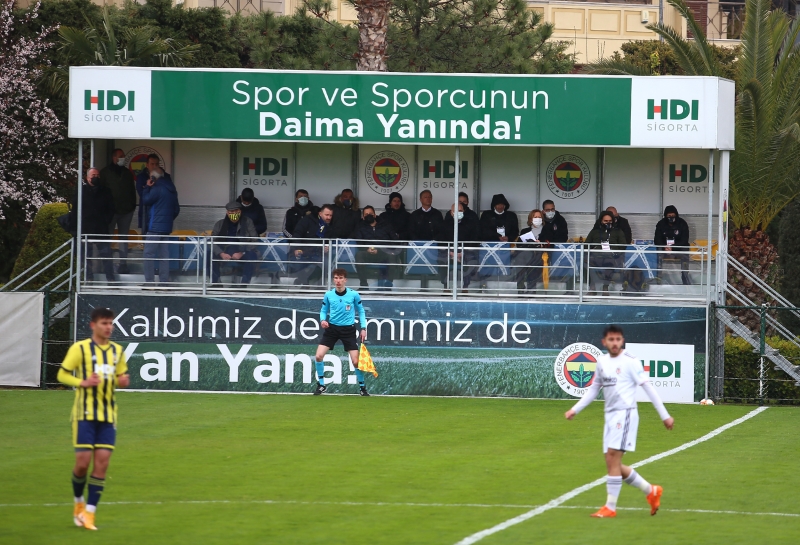 <p>Karşılaşmayı Fenerbahçe yöneticileri Sevil Zeynep Becan ve Selahattin Baki ile Sportif Direktör Emre Belözoğlu, Fenerbahçe Futbol Akademi Genel Koordinatörü Tahir Karapınar ve Fenerbahçe Futbol A.Ş. Bağımsız Yönetim Kurulu Üyesi Aram Markaroğlu da izledi. </p>