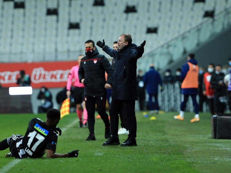 <p>'Bugün bir pozisyonu sonuçlandırabildik. Futbolun içinde bunlar var. Fenerbahçe gibi bir camia vardı karşımızda, kolay bir müsabaka değil. Oyuncular açısından da bakmak lazım, 120 dakikalık maç oynadılar. Oynanan oyundan, oyuncuların mücadelesinden memnunum.'<br></p>