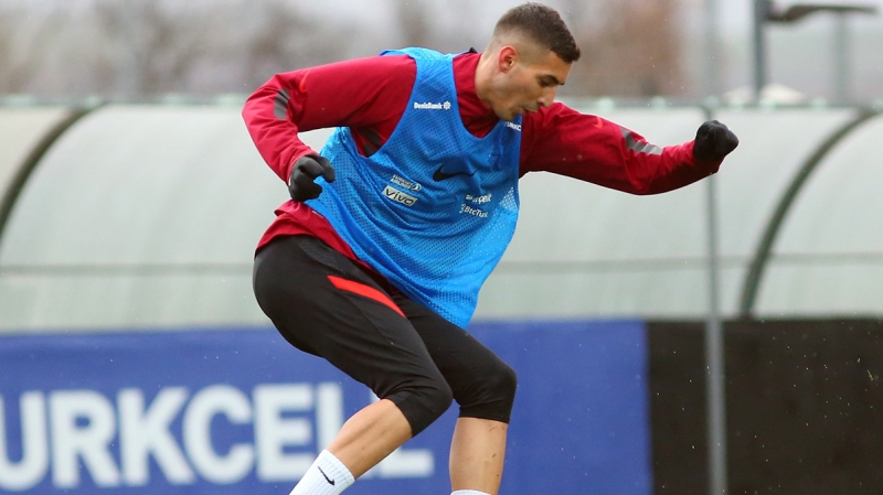 <p>Zeki'nin grevini de Mert Mldr stlenecek. </p>