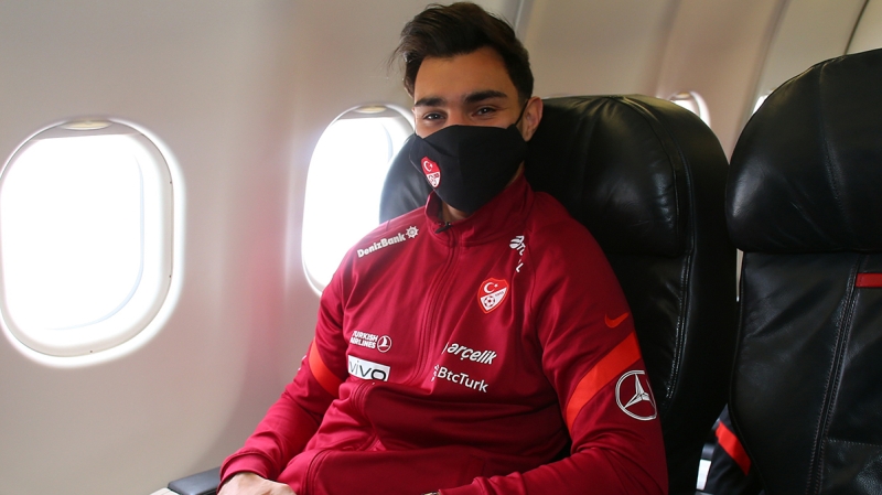 <p>Ozan'n yerine bu karlamada Kaan Ayhan'n forma giymesi bekleniyor. </p>