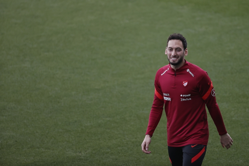 <p>Hakan alhanolu</p>