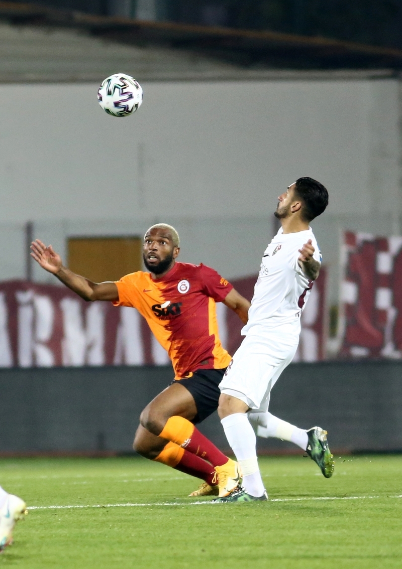 <p><b>RIBEIRO'DAN ŞIK GOL</b></p><p><br></p>