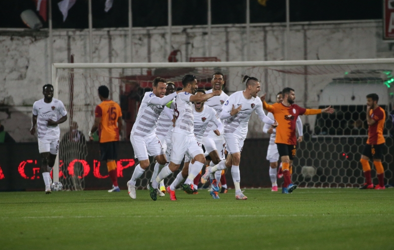 <p><b>'AMPYONLUK SYANI YOK'</b></p><p><br></p><p>Galatasaray'n ampiyon olacak havas var m, isyan var m? Topularn haline bakyorum, hibir ey yok. syan yok! Mevlam kayra oynuyorlar, hikaye...</p>