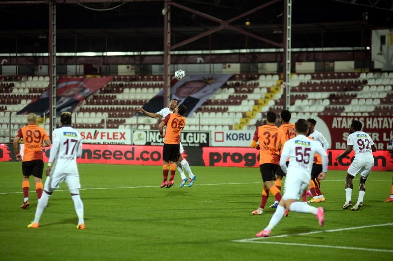 <p><b>'AMPYON OLAMAZ'</b></p><p><br></p><p>Galatasaray takm buysa, ampiyon falan olamaz. Galatasaray byle ampiyonlua oynuyorsa demek ki dierleri lm. Arda falan nerede, oynasnlar. Galatasaray'n yryecek hali yok.</p>