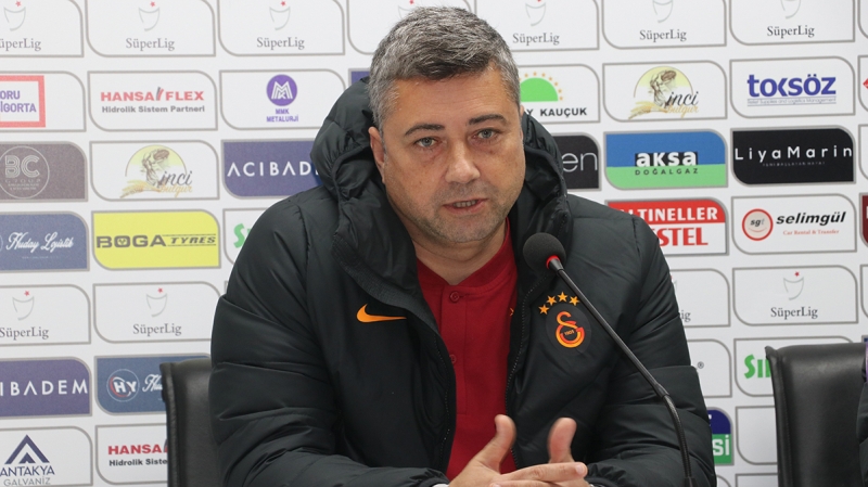 <p>Umutsuzluğun en büyük nedeni de maçtan sonra Levent Şahin'in de dile getirdiği gibi sahada mücadele etmeyen futbolcuların Galatasaray'a yakışmayan oyun sergilemesi oldu.</p>