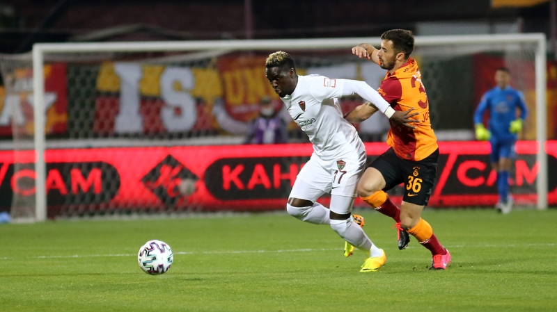 <p>Terim'in ayrıca; <b>Onyekuru, Saracchi ve Gedson Fernandes'i formsuz olmalarına rağmen ısrarla oynatması</b> tartışılan diğer nokta. </p>