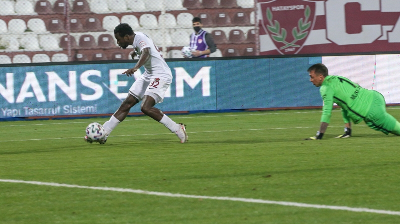 <p>Galatasaray, Muslera'nın sakat olduğu dönemde Fatih ve Okan'ın kaleyi koruduğu süreçte topu ağlarında en az gören takım konumundaydı. </p>