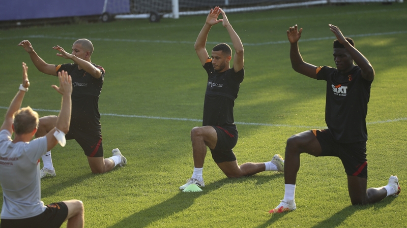 <p>Marcao ve Luyindama'nın yokluğunda asıl mevkisi stoper olan <b>Ozornwafor'un Hatay karşısında yedek kalması</b>, yerine Gedson Fernandes'in bu mevkide görevlendirilmesi de eleştiri oklarını Terim'e yöneltti. </p>