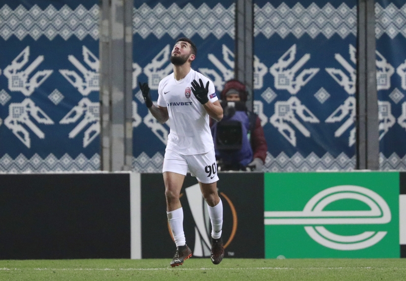 <p>Sar�-lacivertlilerin <b>Zorya Luhansk </b>tak�m�na kiralad��� <b>Allahyar Sayyadmanesh</b> i�in Ukrayna ekibi, gen� oyuncunun bonservisini almak i�in <b>8 milyon euro</b> �nerdi. </p>