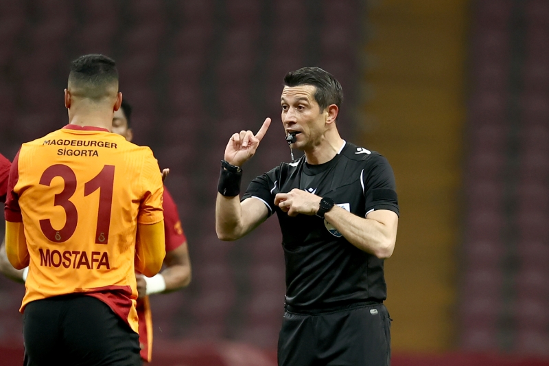<p><b>PENALTI DA KIRMIZI KART DA İPTAL OLDU</b></p>