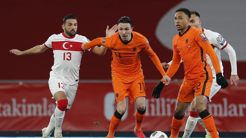 <p>Umut Meraş'ın Türkiye'ye dönme ve Trabzonspor'da oynama fikrine sıcak baktığı ancak kulübüyle yapılan bonservis pazarlıklarının şekillenmesinin ardından oyuncuyla direkt temaslara geçileceği de öğrenildi.</p>
