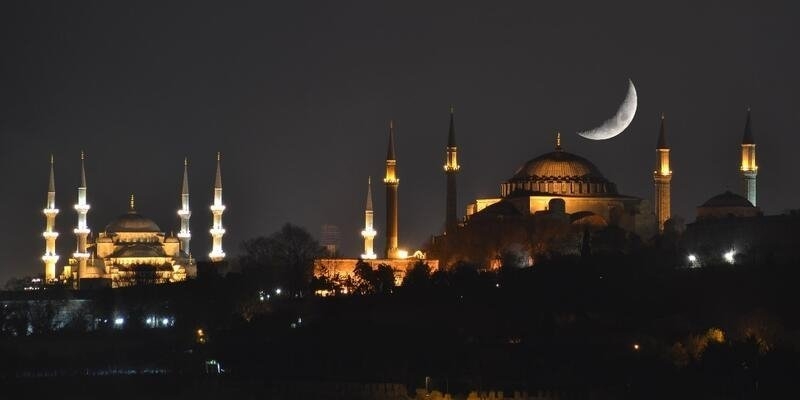 <p>Ramazan ayı ülkeme ve tüm inananlara güzellikler ve bolca huzur getirsin. Hayırlı Ramazanlar...</p><p><br></p>